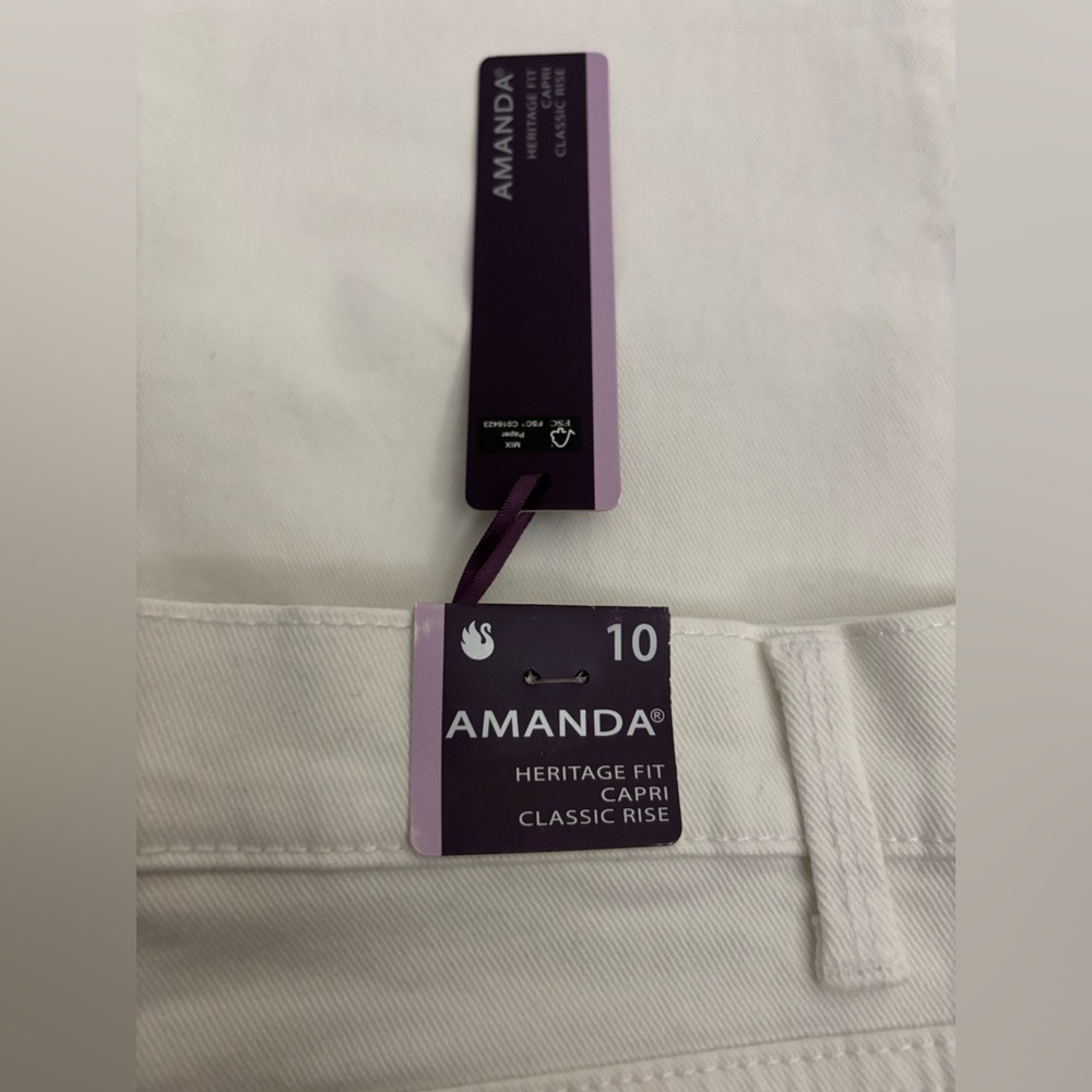 Gloria Vanderbilt Amanda
Heritage Fit Capri Classic Rise Crystal
White size 10 - Picture 3 of 16